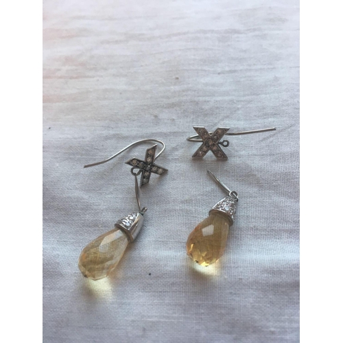 432 - A pair of diamond and citrine drop earrings in white gold    6 gms