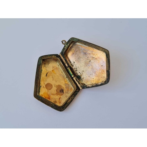 465 - A back and front lozenge shaped locket 9ct   3.3 gms