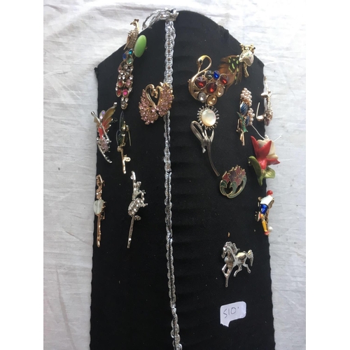 510 - A display of fifteen costume brooches