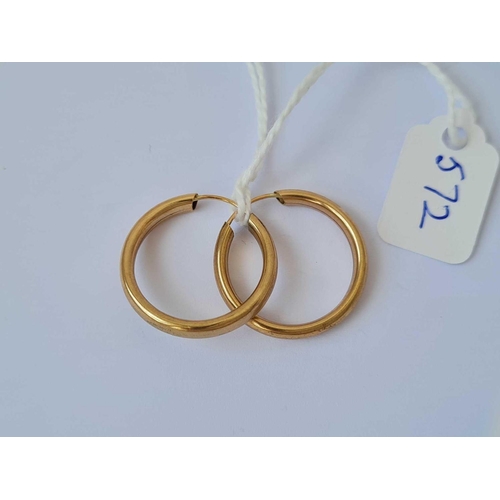 572 - A pair of hoop earrings 9ct   1.8 gms