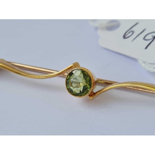 619 - A peridot set brooch 15ct gold    4.3 gms