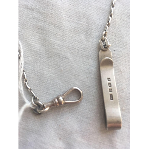 640 - A silver chain with money clip