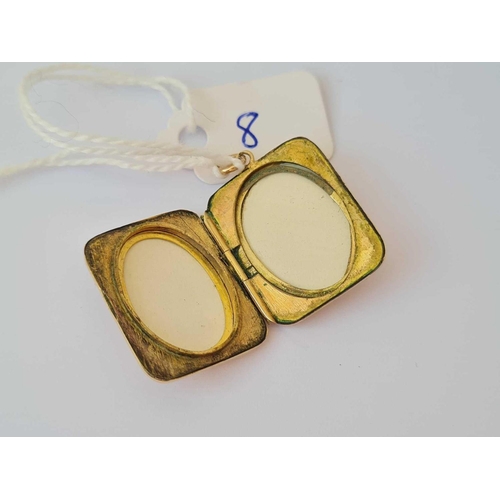 8 - A back and front fancy locket 9ct    5.7 gms