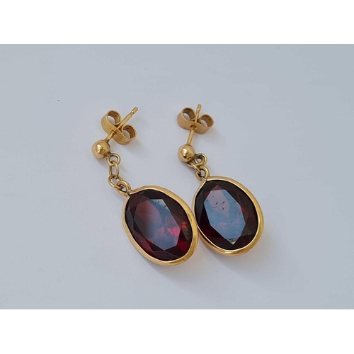 85 - A pair of dangle drop earrings set with garnets 9ct   3.8 gms