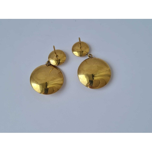 97 - A pair of circular earrings 9ct 3.1 gms