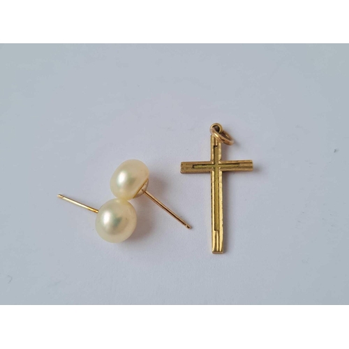 132 - A 9ct cross and a pair of pearl earrings