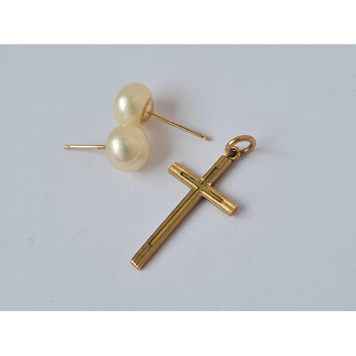 132 - A 9ct cross and a pair of pearl earrings