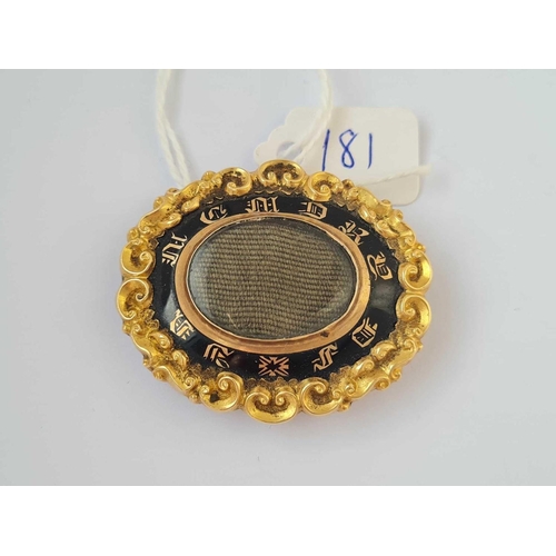 181 - A 19th century gold and enamel mourning brooch AF