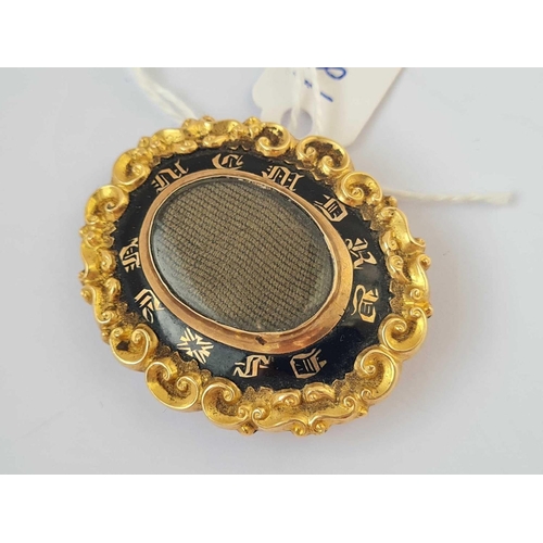 181 - A 19th century gold and enamel mourning brooch AF