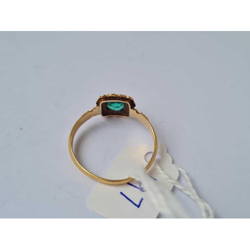 197 - A antique gold pearl and emerald ring size R