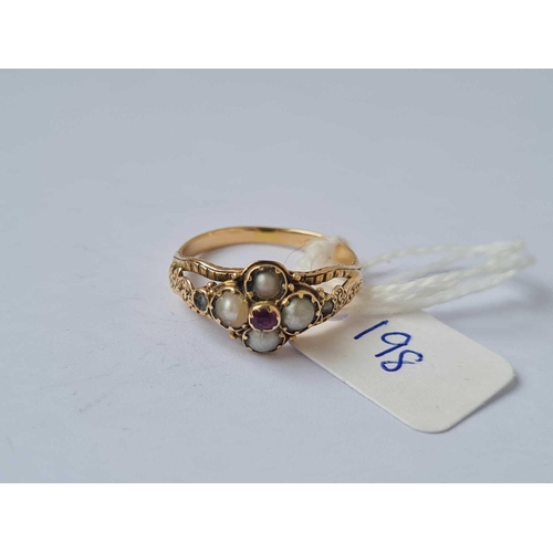 198 - A antique gold and pearl ruby ring size P