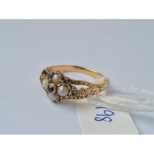 198 - A antique gold and pearl ruby ring size P