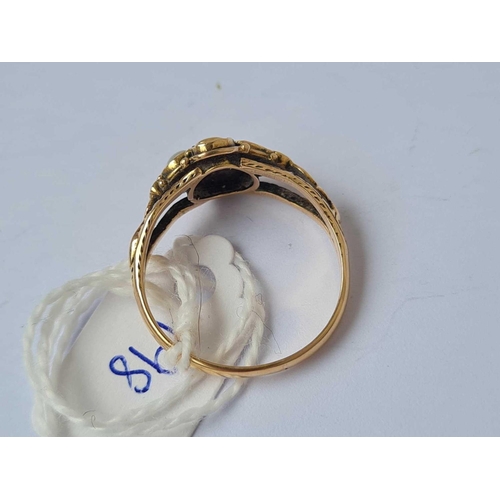 198 - A antique gold and pearl ruby ring size P