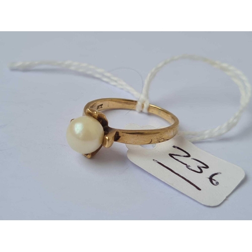 236 - A pearl set ring 9ct size N    2.8 gms