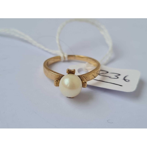 236 - A pearl set ring 9ct size N    2.8 gms