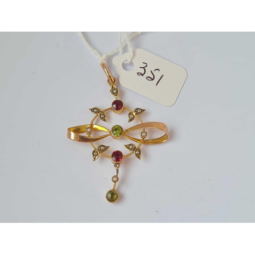 351 - A pearl and peridot pendant 9ct