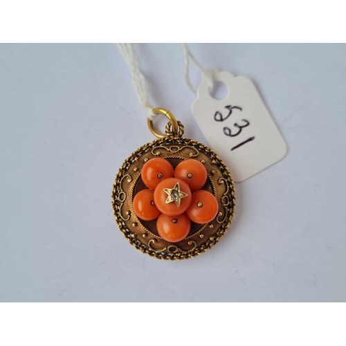 531 - A VICTORIAN GOLD AND CORAL PENDANT LOCKET