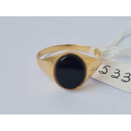 533 - A onyx signet ring 9ct size Z    2.9 gms