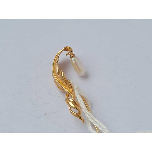 535 - A stick pin with pearl drop 14ct gold   2.7 gms