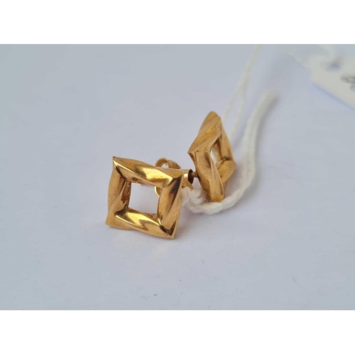 539 - A pair of square shaped earrings 9ct   1.4 gms