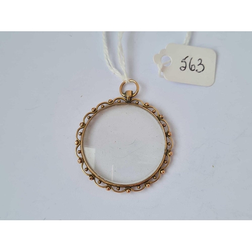 563 - A gold double glass photo locket