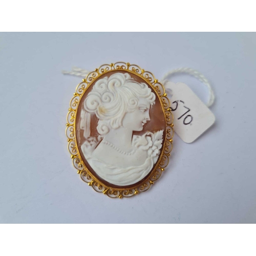 570 - A cameo brooch 9ct