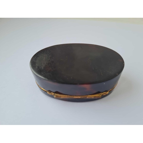 587 - A 19thh century snuff box