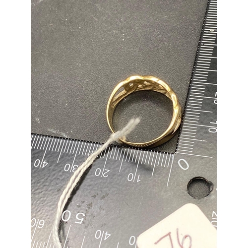 76 - A good 9ct keeper ring size V 4.1g