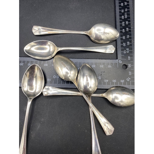 881 - A set of six stylish tea spoons, Sheffield 1939, 61g