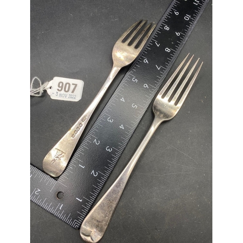 907 - A pair of George III OE pattern table forks, London 1917 by TB, 115g