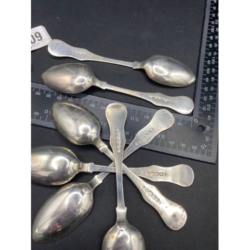 909 - A good set of Newcastle Kings pattern tea spoons, single struck, 1859 by IW, 130g