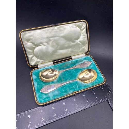 931 - A boxed pair of spoons with gilt bowls, (830 standard)