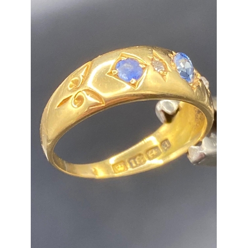 147 - A diamond & sapphire 18ct gold gypsy ring size K 2.8g inc