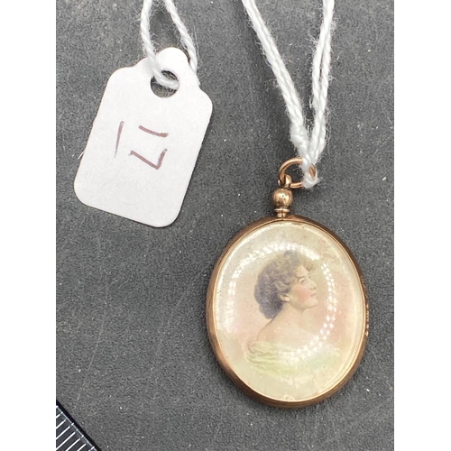 17 - Antique 1907 9ct glass photo locket