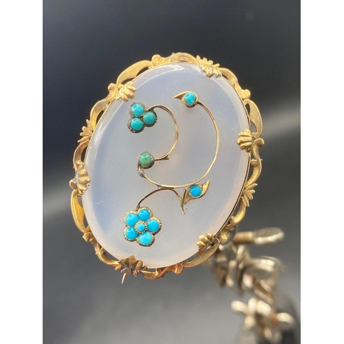 221 - An antique Chalcedony 9ct turquoise brooch