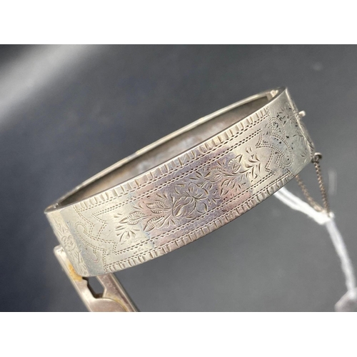 454 - A wide Victorian silver 800 standard bangle with floral decoration 18.4g