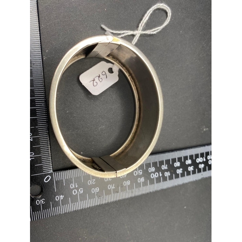 622 - An engraved wide hinged white metal bangle 36g