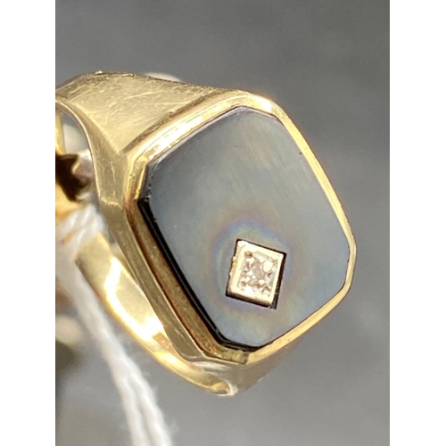 101 - An onyx and small diamond set gents signet ring size T 3.3g inc