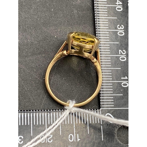 319 - A citrine dress ring 9ct size O   5.2 gms