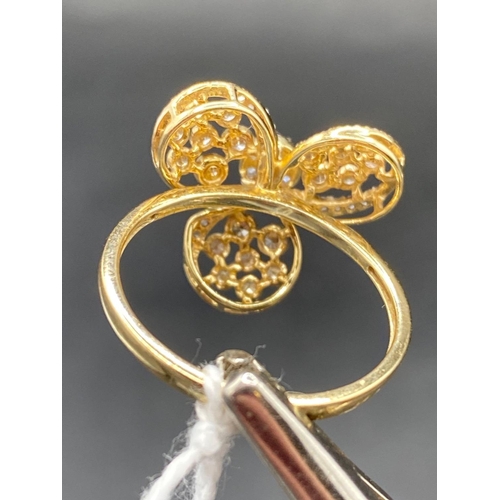 463 - A clover leaf design 9ct ring set with champagne diamonds size R 2.9g inc