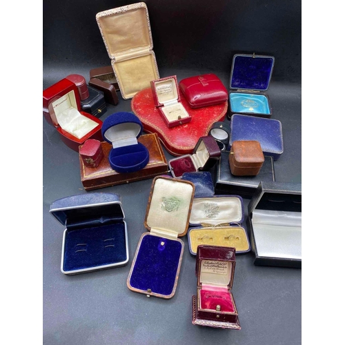 399 - A large quantity of assorted ring and jewellery boxes