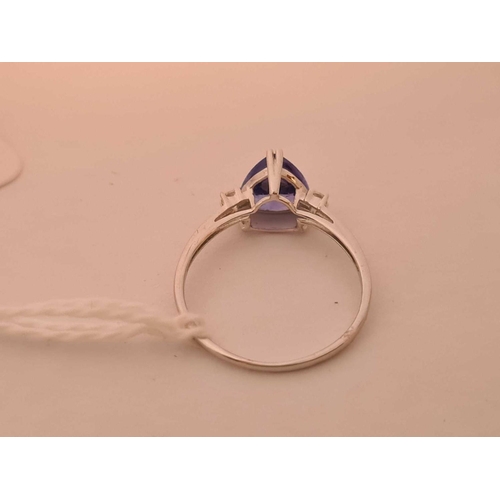 67 - An unusual shaped Tanzanite & diamond 9ct white gold ring size L �