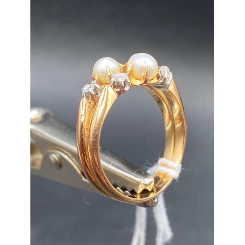 136 - A EDWARDIAN REAL PEARL AND DIAMOND TWO ROW RING IN HIGH CARAT GOLD TESTED size M