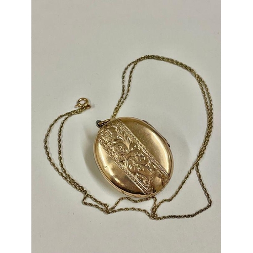 171 - Vintage 9ct Gold Chain & Large Locket back and front  11.4g