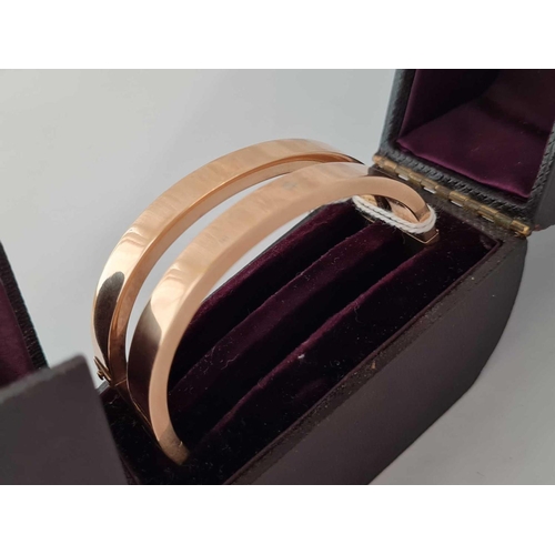 181 - A GOOD BOXED PAIR OF 15CT GOLD BANGLES    26.6 GMS