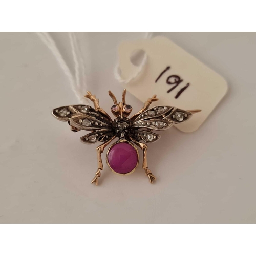 191 - A ATTRACTIVE GOLD DIAMOND AND STAR RUBY BUG BROOCH