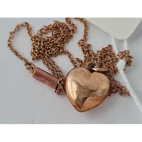 204 - A hearty shaped pendant on chain 9ct 16 inch    1.4 gms