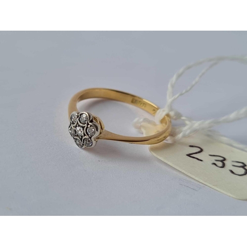 233 - A Edwardian diamond daisy cluster ring 18ct gold and platinum ring size L