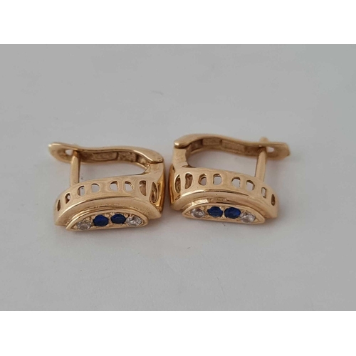 261 - A pair of sapphire 14ct gold earrings 3.5g