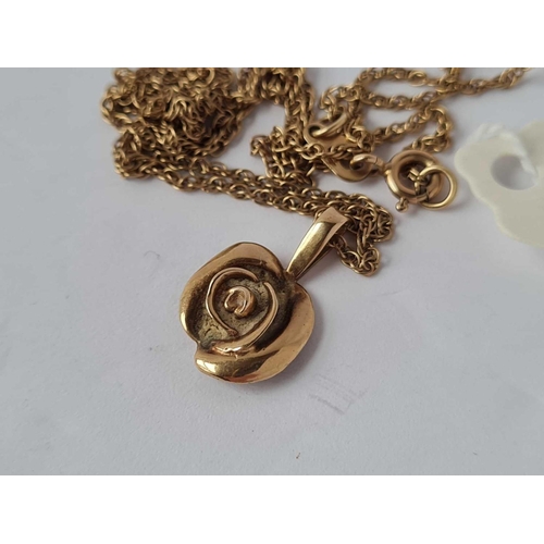 287 - A pendant in the form of a rose on chain 9ct    2.9 gms